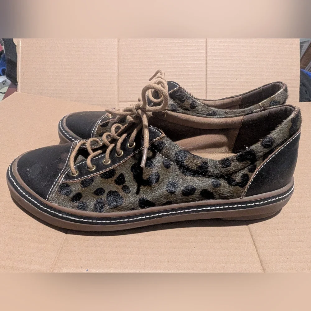 L'artiste Women's Leopard Print Lace-Up Casual Sneakers - Black & Olive